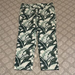 Old Navy Mid Rise Pixie Pants w/ Leaf Designs